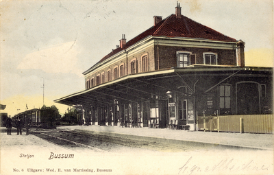 165165 Gezicht op het H.S.M.-station Naarden-Bussum te Bussum.